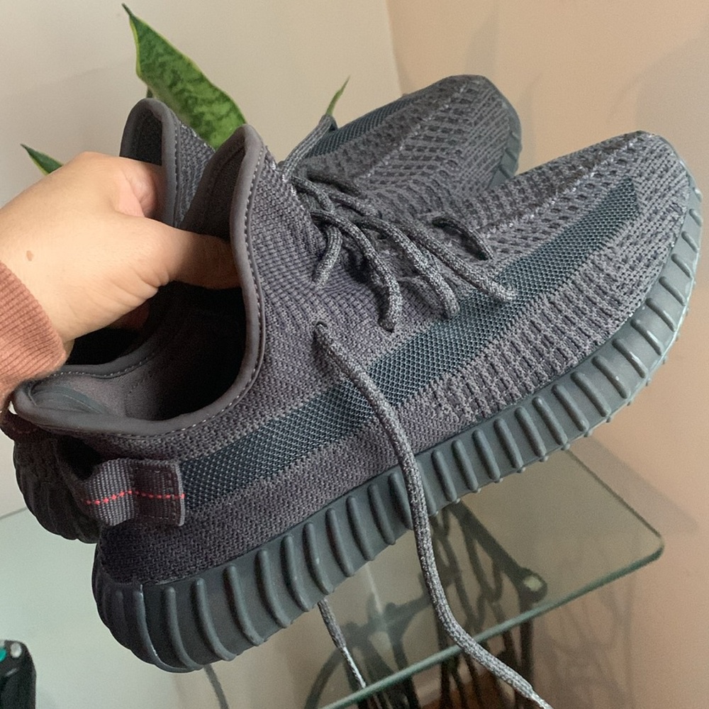 Size 8-women’s adidas Yeezy Boost 350 V2 Low Black
